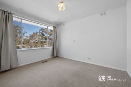 The Right Choice Family Home In A Charming Location - newly renovated - Photo 4