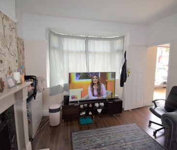 three /four bedroom house close to chadwel heath station- - Photo 4