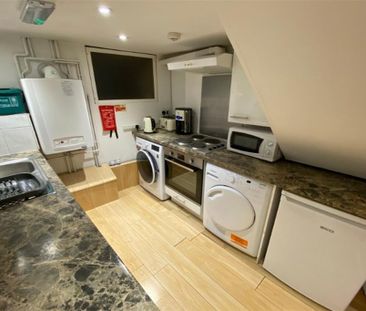 4 bedroom terraced house to rent - Photo 6