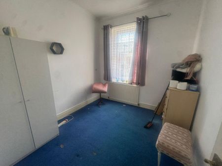 3 bedroom flat to rent - Photo 4