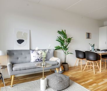 Lys bolig med to værelser, egen altan og indbyggede skabe. Perfekt ... - Photo 6