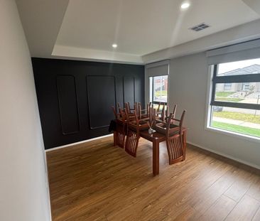 Lush Family Home In Sought After Location - Photo 5