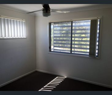 Modern Townhouse in Central Coomera Location - Photo 3