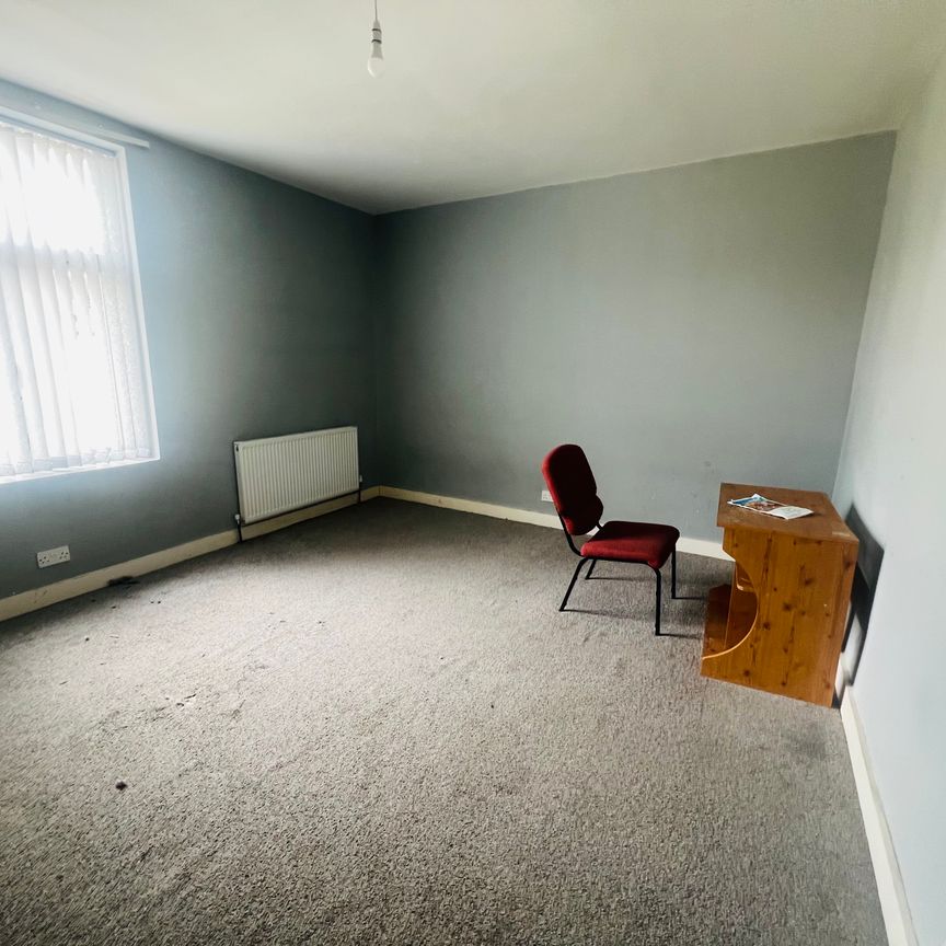 4 bedroom house to rent Leamington Street, Bradford, West Yorkshire, BD9 - Photo 1