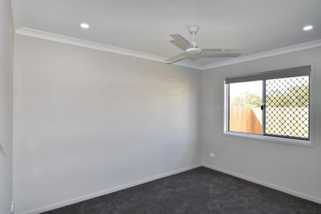 :: BRAND NEW, THREE BEDROOM BEAUTY IN HILLCLOSE! - Photo 4