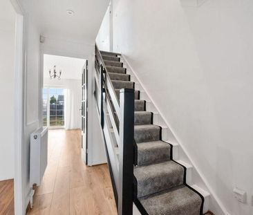 2 bedroom end of terrace house to rent - Photo 5
