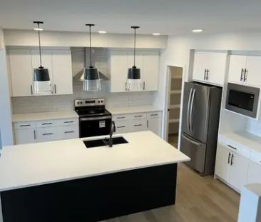 BRAND NEW Never Lived In Executive House for Rent in West Edmonton!... - Photo 1