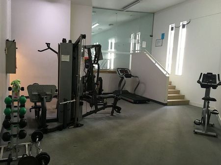 Luxury 2-Level Penthouse with Carpark & Balcony - Photo 4