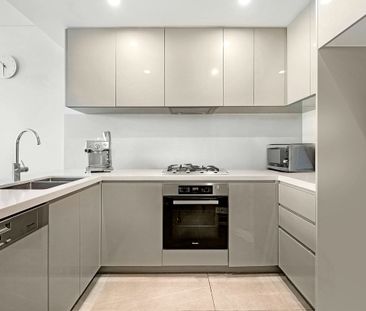Convenient lifestyle living 3 bed/ 2 bath/ 2Car space For Lease (Un... - Photo 5