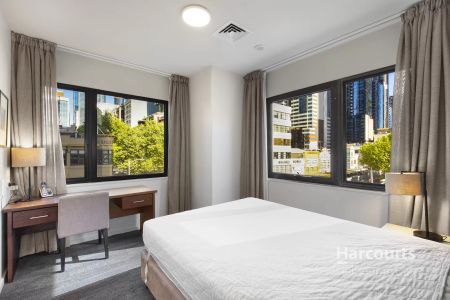 Unbeatable Inner City Convenience - Perfect Location - FURNISHED - Photo 2