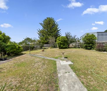 Charming 3-Bedroom Home in Convenient Location - Photo 5