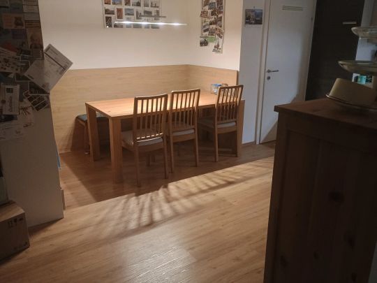 Neuwertige 2-Zimmer-Wohnung mit PKW-Stellplatz im Zentrum von Gurten - Foto 1