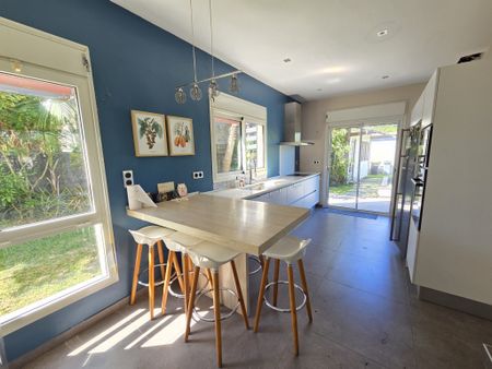 Location Maison 7 pièces 183m² ST ANDRE 97440 - Photo 3