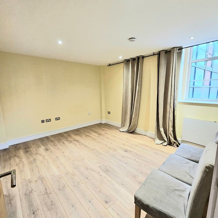 2 Bed Flat, Romney House, SW1P - Photo 1