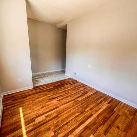 ROOMMATE WANTED: 1BR available in sunny 2BR by Harbord Village - Photo 4