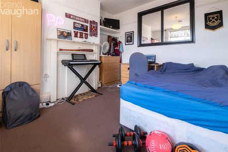 4 bedroom terraced house to rent - Photo 3