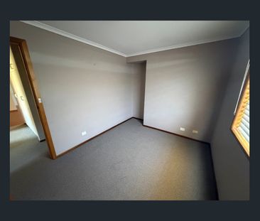 Well maintained family home in a great location! - Photo 2