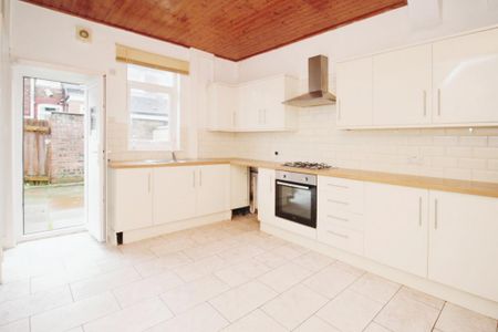 2 bedroom terraced house to rent - Photo 4