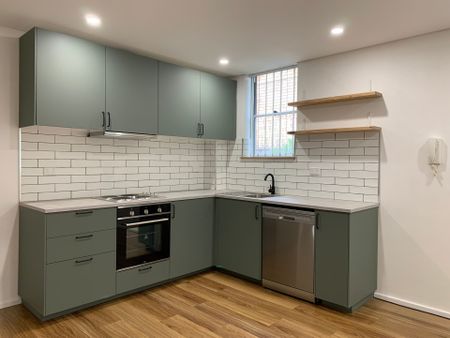 Beautifully Renovated 1 Bedroom Unit - Photo 3