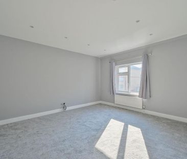 3 bedroom flat to rent - Photo 2
