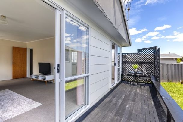 A fully functional 3 bedroom home at Mt Wellington - Photo 1