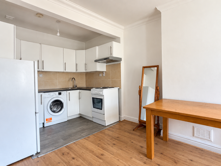 3 bedroom flat to rent - Photo 4