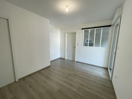 Location Appartement SAINT LOUIS 795 € CC - Photo 3