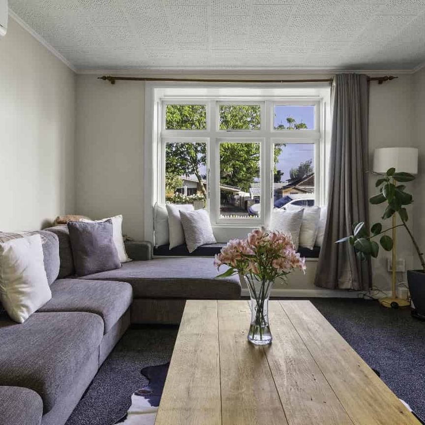 Eastside Villa Charm - Photo 1