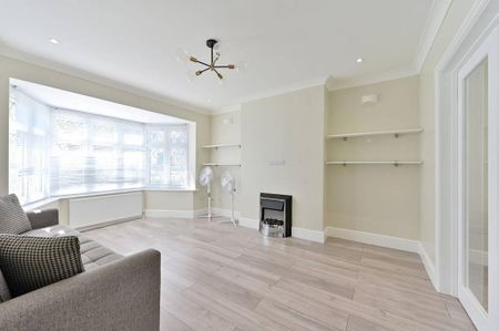 3 bedroom end of terrace house to rent - Photo 2