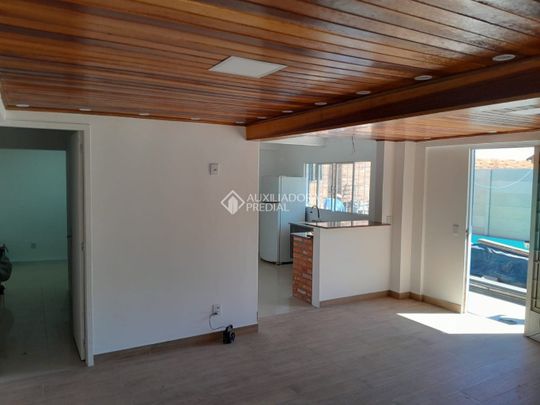 Casa com 3 quartos e 200m² para alugar em Guarujá, Porto Alegre. - Photo 1