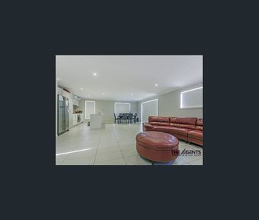 Beautiful Family Home in a Premium Location – Comfort, Space & Life... - Photo 2