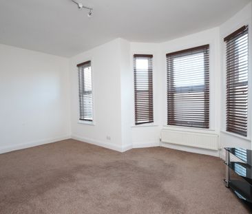 Refurbished 2 Bedroom, 2 Bathroom Maisonette to let in Leighton Buz... - Photo 3