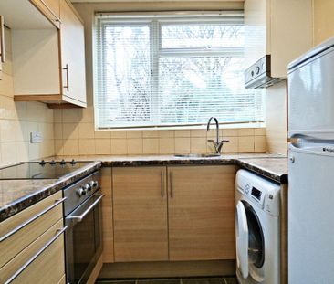 2 bedroom ground floor maisonette to rent - Photo 5