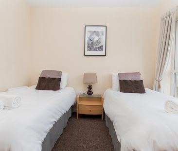 6-14 High Street, RH10 1BN - Photo 1