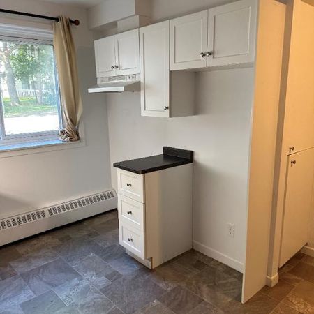 Appartement 5 1/2 demi sous-sol très bien situé à Ste-Foy disponible le 1e novembre 2025 - Photo 4