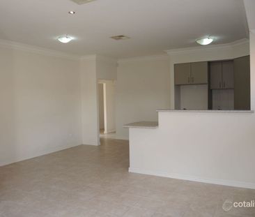 Stylish & Modern 3 Bedroom Villa - Photo 3