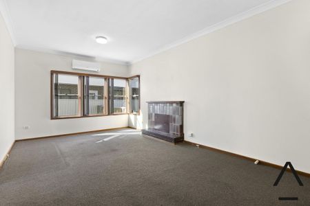 Charming Single-Level Cottage in Quiet Cul-de-Sac - Photo 3