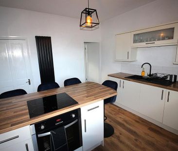 2 bedroom end of terrace house to rent - Photo 2