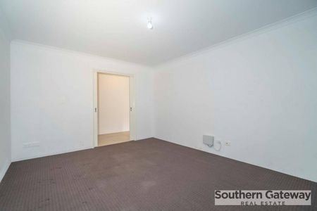 SPACIOUS FAMILY HOME PACKED WITH FEATURES!! - Photo 5