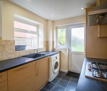 3 bedroom semi-detached house to rent - Photo 5