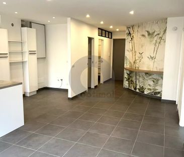 2 PIECES CENTRAL DANS RCE DE STANDING - Photo 6