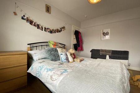 Trelawn Crescent, - Photo 5