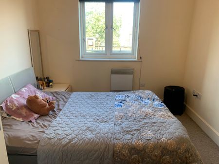 2 bedroom apartment to rent The Roundhouse, Gunwharf Quays, Portsmouth, Hampshire, PO1 - Photo 3