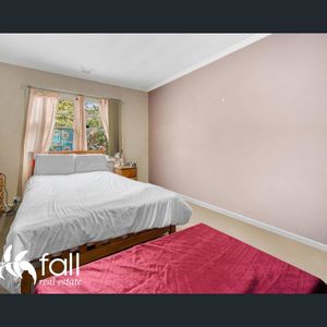 Convenient 2 Bedroom Unit - Photo 2