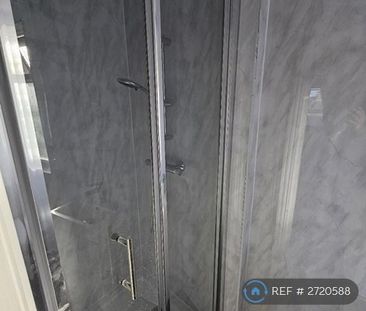 1 bedroom in a house share to rent - Photo 6