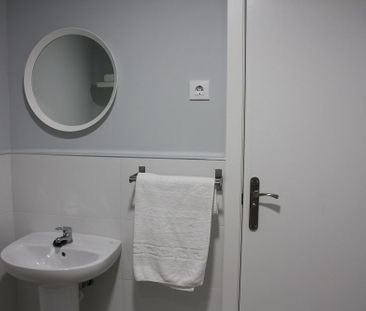 Charming room in the centre of Madrid - Photo 6