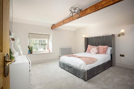 4 bedroom semi-detached house to rent - Photo 5