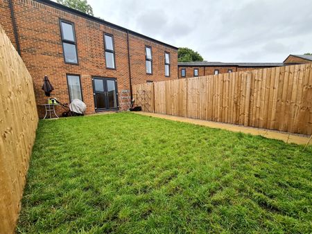 3 Bed Terraced House, Ribot Walk, M6 - Photo 5