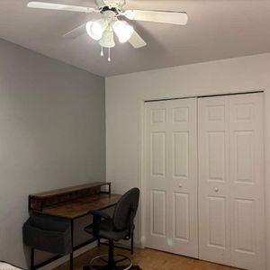 CHAMBRE à louer, Près du CEGEP et de commodités, 2e étage, propre, ensoleillé, semi-meublé - Photo 2