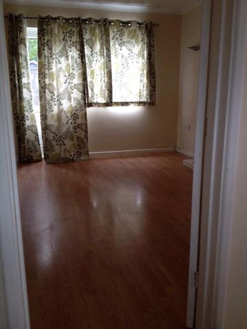 4 bedroom end of terrace house to rent - Photo 5